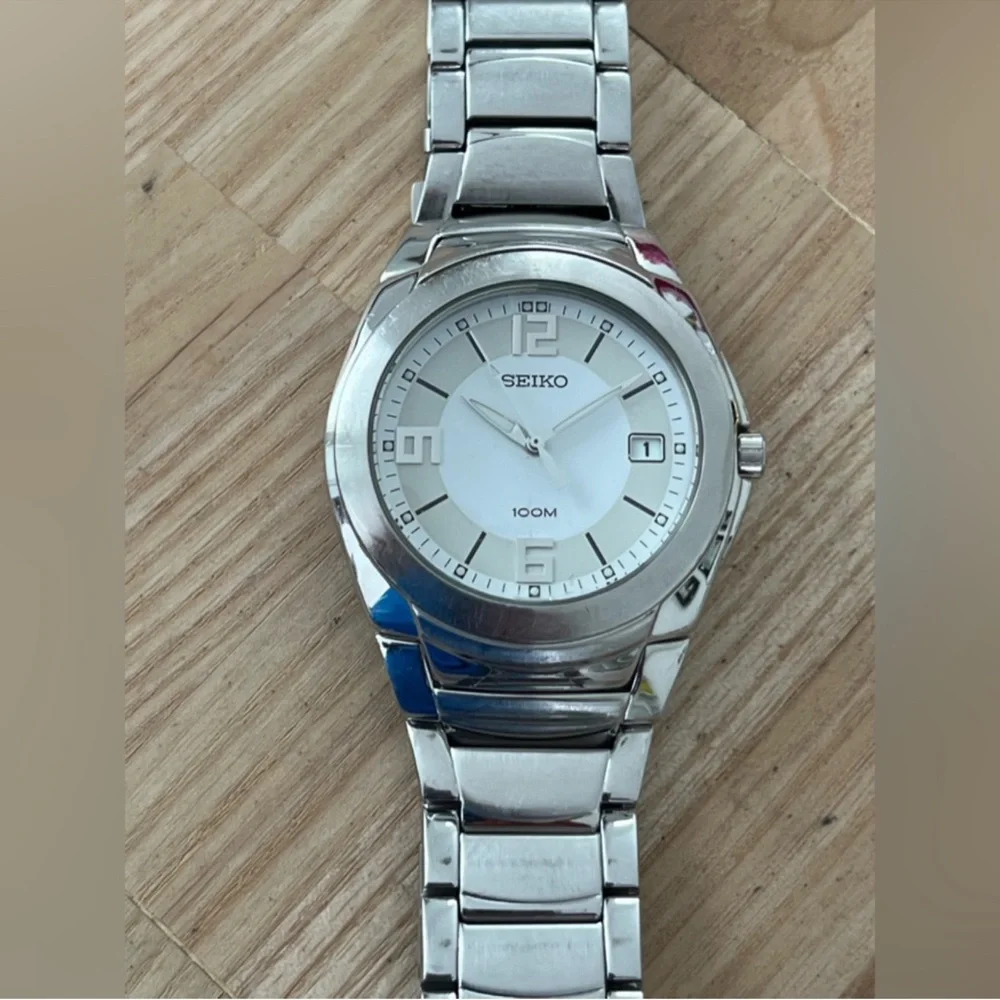 Seiko Luxury Men's Watch Stainless Bracelet Large Round White Dial Date Window